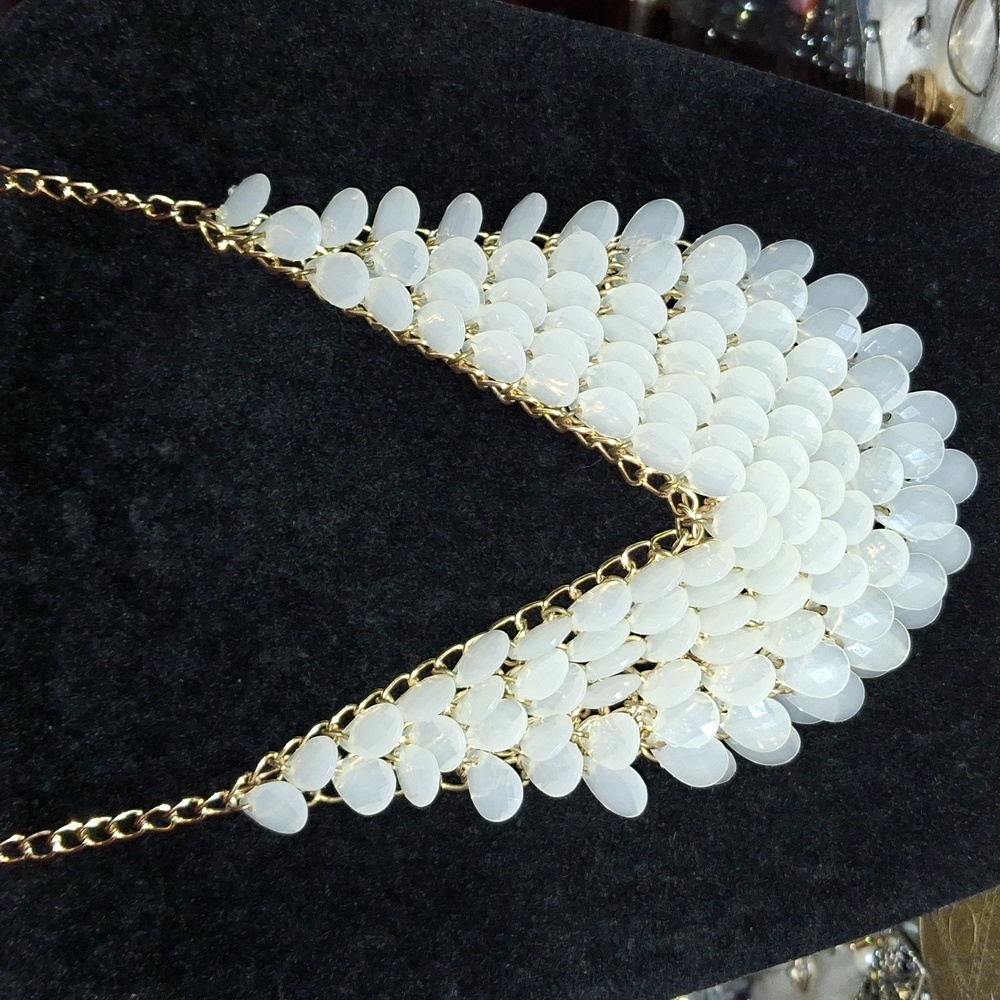 Faceted bead chainmaille bib necklace goldtone very pale pink